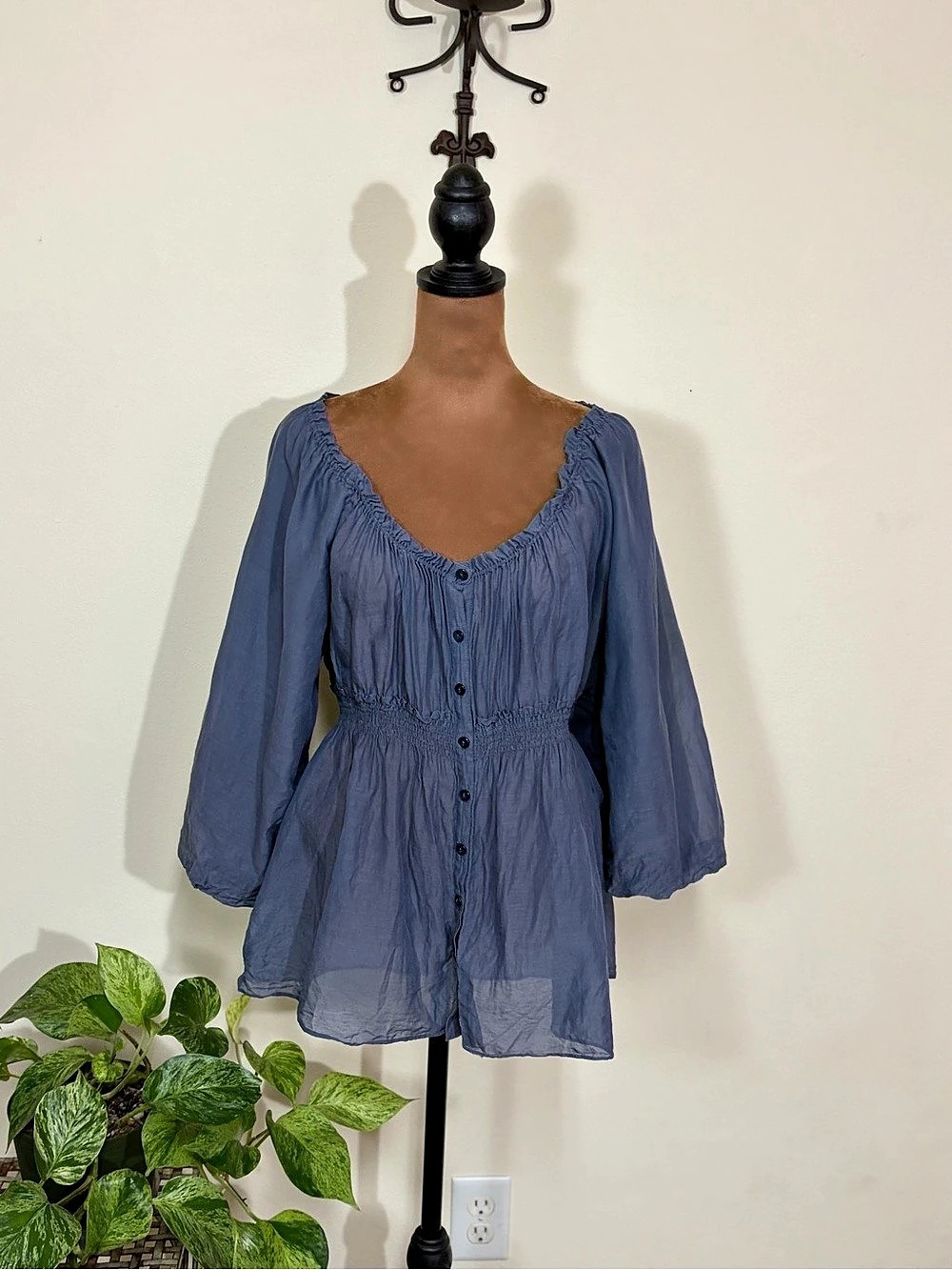 Fei Anthropologie Blue Ruched Front Blouse Size 12 Like New